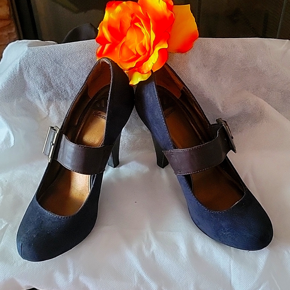 Fergalicious Style: High Heel Pump Size: 8 (US)Color:Blue Material: Suede